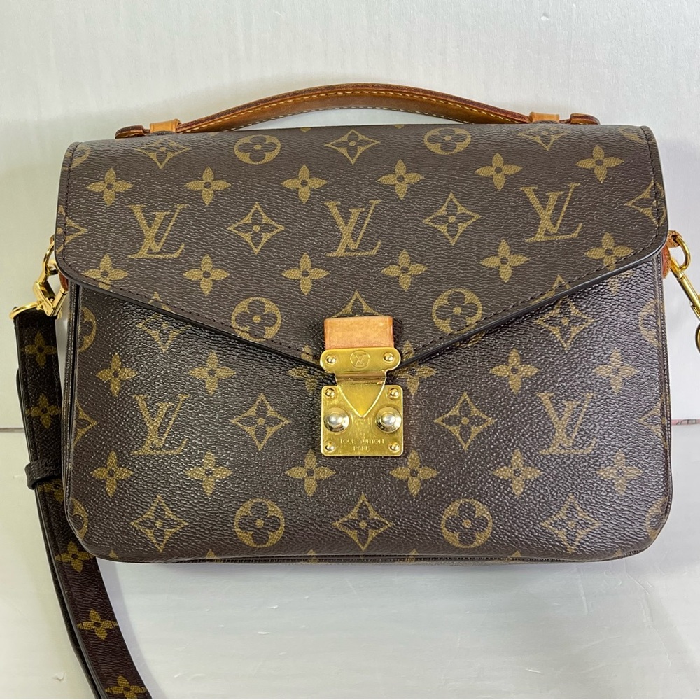 Louis Vuitton pochette Metis Monogram Canvas